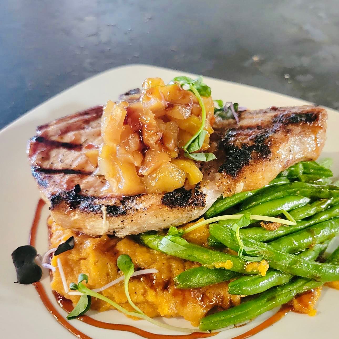 56 Kitchen dining atmosphere